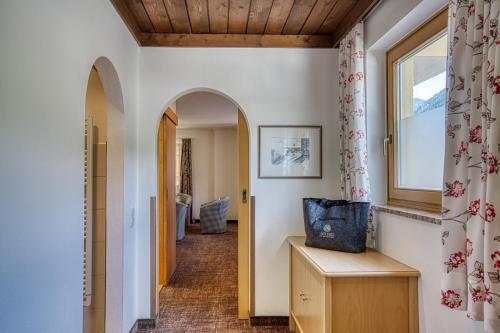 a hallway with an archway leading into a room at Hotel Alte Post in Grossarl