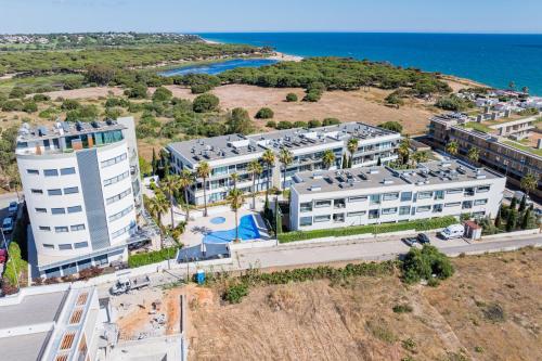 Cavalo Preto Luxury Beach Apartment by Golden Zenith