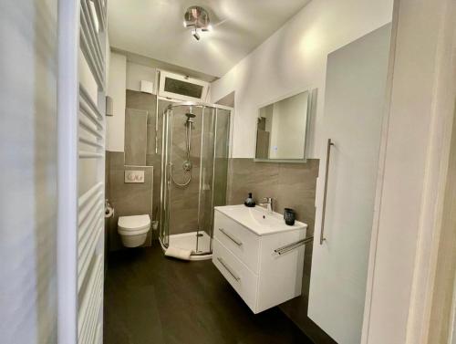 Ένα μπάνιο στο MEL&BENS Altstadt Suites mit Parkoption