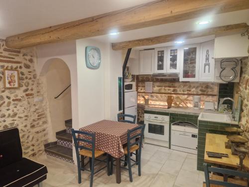 Typique maison en coeur de village proche des plages