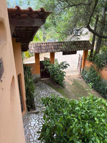 Taman di luar Espaço Puri