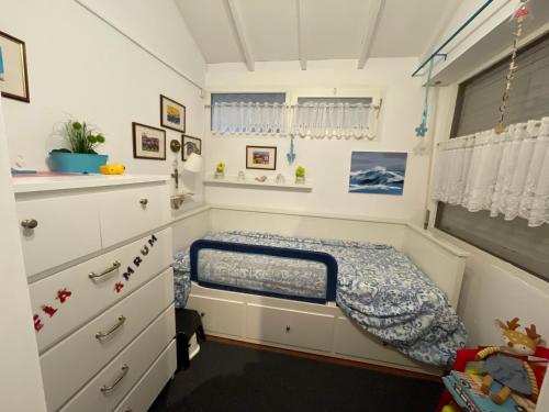 Postel nebo postele na pokoji v ubytování Casa del Lampone - Bungalow mit Gardaseeblick