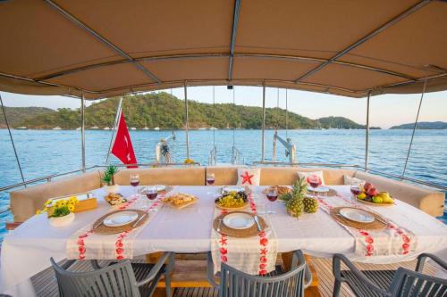 Gulet for rent in Göcek - 24 Mt 6 Cabins 12 Guest