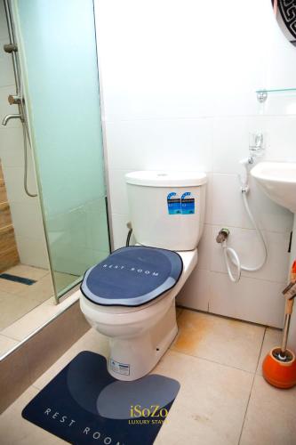 Un baño de iSoZo Luxury Stays