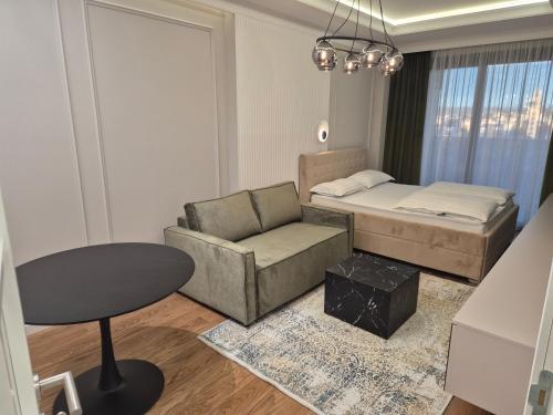 Ένα ή περισσότερα κρεβάτια σε δωμάτιο στο GRAND LUX view