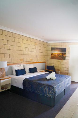 Postel nebo postele na pokoji v ubytování Jacaranda Country Motel