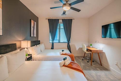a hotel room with a bed and a couch and a table at Cozy 1BR Kierland Commons, TPC Golf, Pool, Gym, W-D in Scottsdale