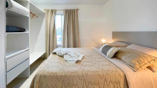 a bedroom with a bed and a window at Dalia Pampa in RSA