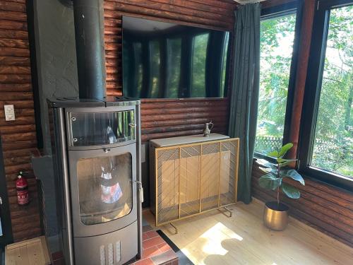 Η κουζίνα ή μικρή κουζίνα στο Idyllisches Ferienhaus im Wald unweit der Loreley