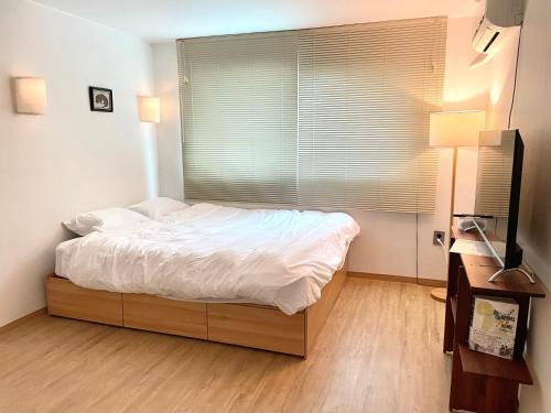 Postel nebo postele na pokoji v ubytování Hapjeong Mangwon Two Room