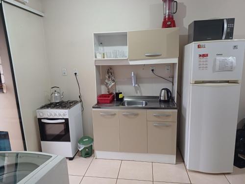 Dapur atau dapur kecil di Apart próximo a Unimed, Catedral e HSA de 2 quartos com AR, mini-Academia e garagem no Centro-sul