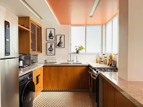 Kuchyň nebo kuchyňský kout v ubytování Luxury 160 m2 Penthouse with Green Terrace