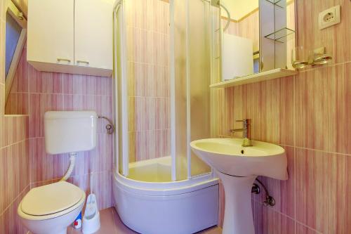 Apartments Oleander - Near Beach & Old Town with Parking