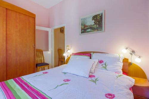 Apartments Oleander - Near Beach & Old Town with Parking