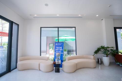 a waiting room with two chairs and an umbrella at Mey Mansion Hotel Phu Quoc in Phu Quoc