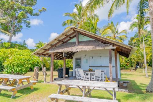 a small house with a picnic table and chairs at Belles on Ballow - Lorikeet Lodge - Absolute Waterfront in Amity Point