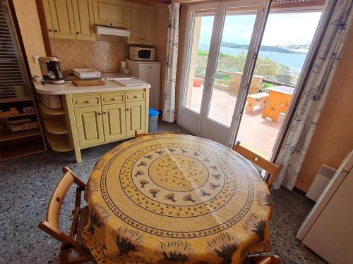 Photo de la galerie de l'établissement T2 en bord de mer à Six-Fours - Parking inclus - FR-1-316-347, à Six-Fours-les-Plages