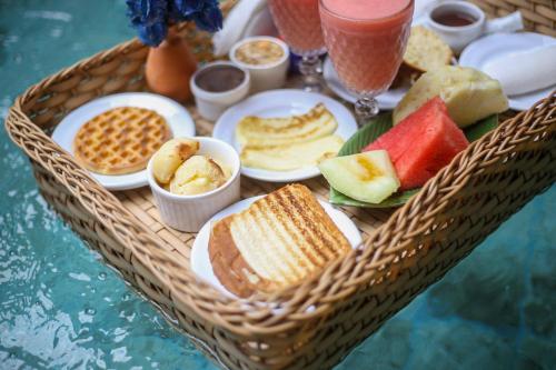 a picnic basket filled with different types of breakfast foods at NORI POUSADA in São Miguel dos Milagres