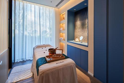 a room with a bed with a tray on it at Joy Holiday Hotel Lijiang in Lijiang