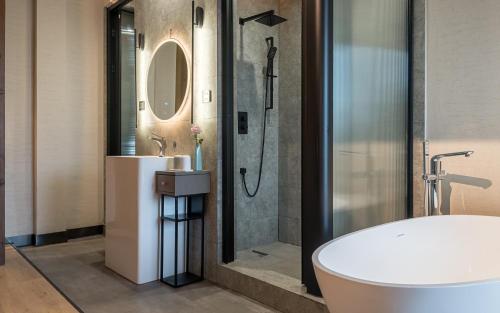 Baðherbergi á Jingli Yishu Boutique Inn