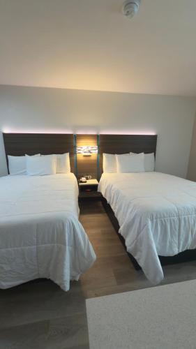 two beds sitting next to each other in a room at Mission Inn San Luis Obispo in San Luis Obispo
