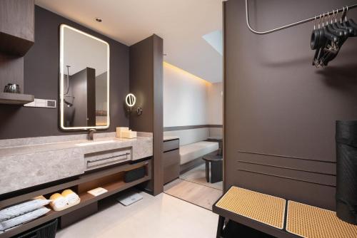 Kuchyň nebo kuchyňský kout v ubytování Atour Hotel Beijing Bird's Nest West Huixin Street North Exit Subway Station