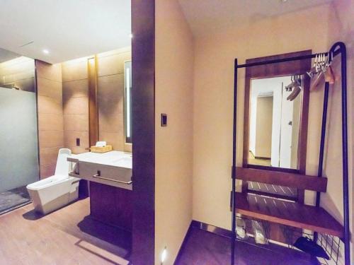 a bathroom with a sink and a mirror at James Joyce Coffetel Changchun People's Square in Changchun
