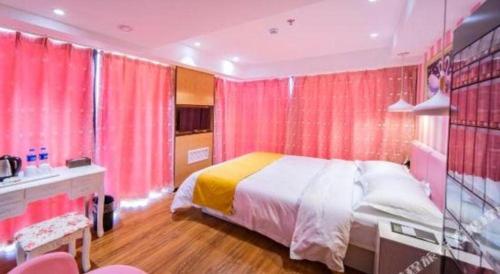 a bedroom with pink curtains and a bed in it at Echarm Hotel Hefei West Qilitang Metro Station in Hefei