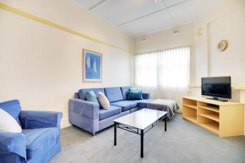 Μια τηλεόραση ή/και κέντρο ψυχαγωγίας στο Bayview Family Apartments Glenelg
