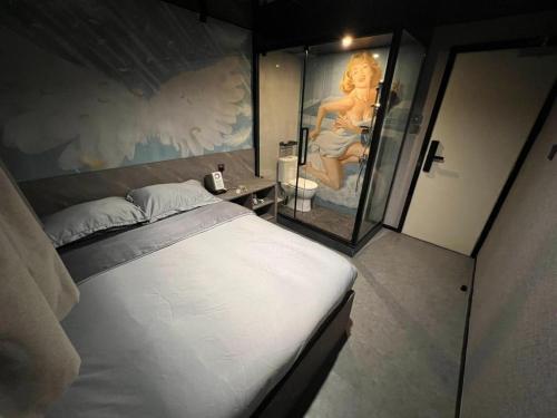 Una cama o camas en una habitación de Where Inn