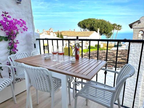 Brand new, Villabonita, sea views, swimming pool and parking