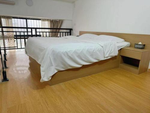 Letto o letti in una camera di Vienna Hotel Nanning Train Station