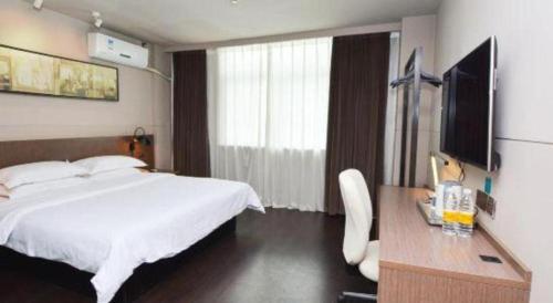 Televisyen dan/atau pusat hiburan di Jinjiang Inn Select Nanjing South Railway Station North Square
