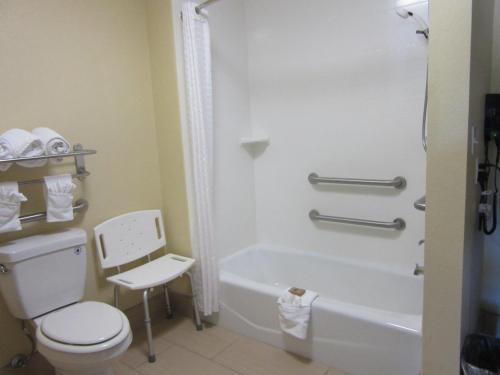 Kúpeľňa v ubytovaní Executive Inn and Suites Tyler