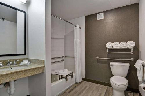 Ένα μπάνιο στο Hilton Garden Inn Appleton/Kimberly