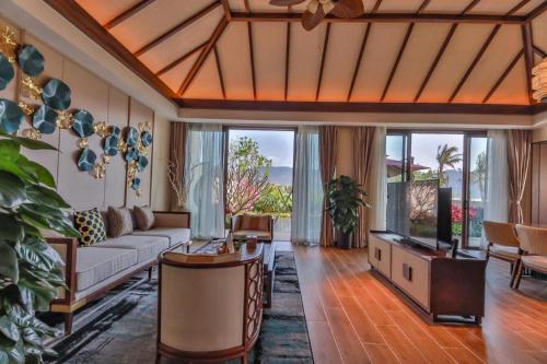 a living room with a couch and a table at Narada Resort Hotel Sanya Pleasant Bay in Sanya