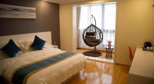 a bedroom with a bed and a large window at Shell Shanghai Songjiang District Xinqiao Town Xinqiao Hotel in Chunshen