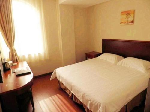 Ένα ή περισσότερα κρεβάτια σε δωμάτιο στο GreenTree Inn Weihai Port