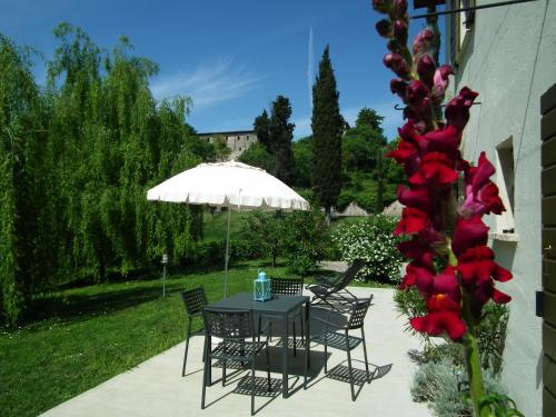 Jardín al aire libre en L'Isolo b&b e case vacanza