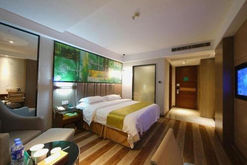 a hotel room with a bed and a couch at GreenTree Inn Fujian Fuzhou Software Park River View Business Hotel in Fuzhou