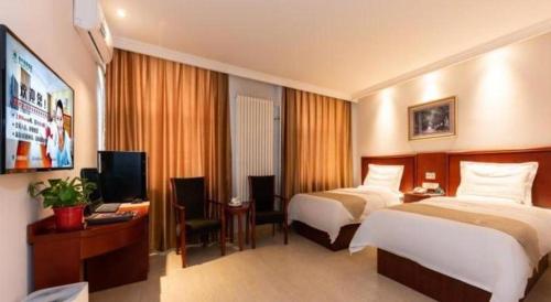 TV o dispositivi per l'intrattenimento presso GreenTree Inn Beijing Tonzhou Maju Bridge No.2 Express Hotel