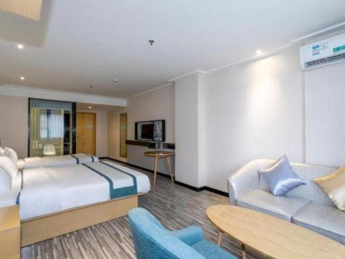Μια τηλεόραση ή/και κέντρο ψυχαγωγίας στο City Comfort Inn Beiliu Bus Terminal