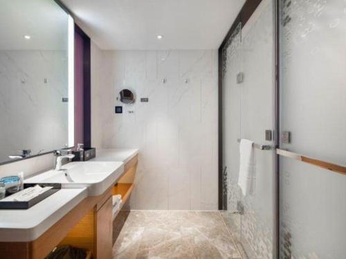 a bathroom with a sink and a shower at Hampton by Hilton Zhuhai Doumen in Zhuhai