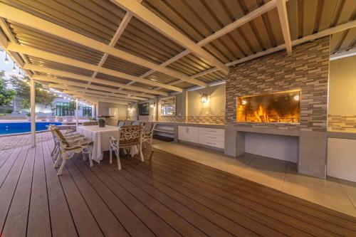 Πισίνα στο ή κοντά στο Room 2 - LEO Sky Guest House