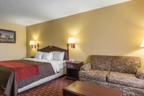 Ένα ή περισσότερα κρεβάτια σε δωμάτιο στο Quality Inn Andalusia