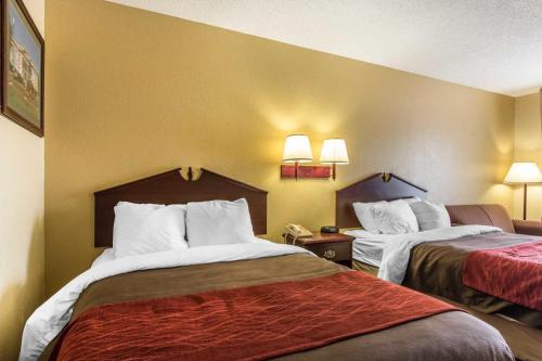 Ένα ή περισσότερα κρεβάτια σε δωμάτιο στο Quality Inn Andalusia