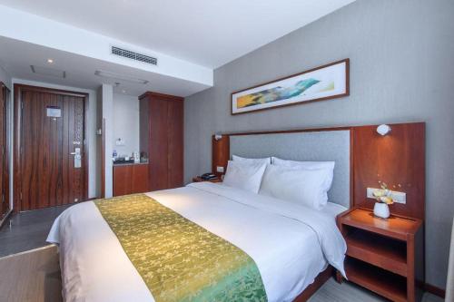 a bedroom with a large bed in a hotel room at Yitel Beijing Tuanjiehu Metro Station in Beijing