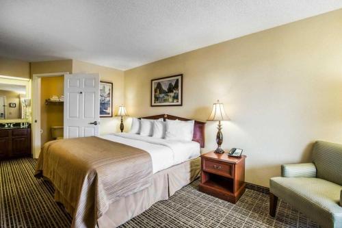 Ένα ή περισσότερα κρεβάτια σε δωμάτιο στο Quality Inn Bessemer I-20 exit 108