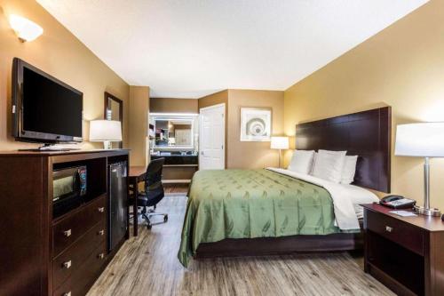 Ένα ή περισσότερα κρεβάτια σε δωμάτιο στο Quality Inn Bessemer I-20 exit 108