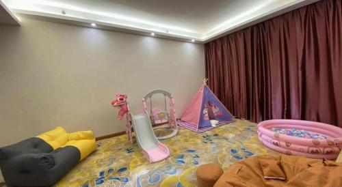 a childs bedroom with a room with a play equipment at Oriental Hotel in Dongguan